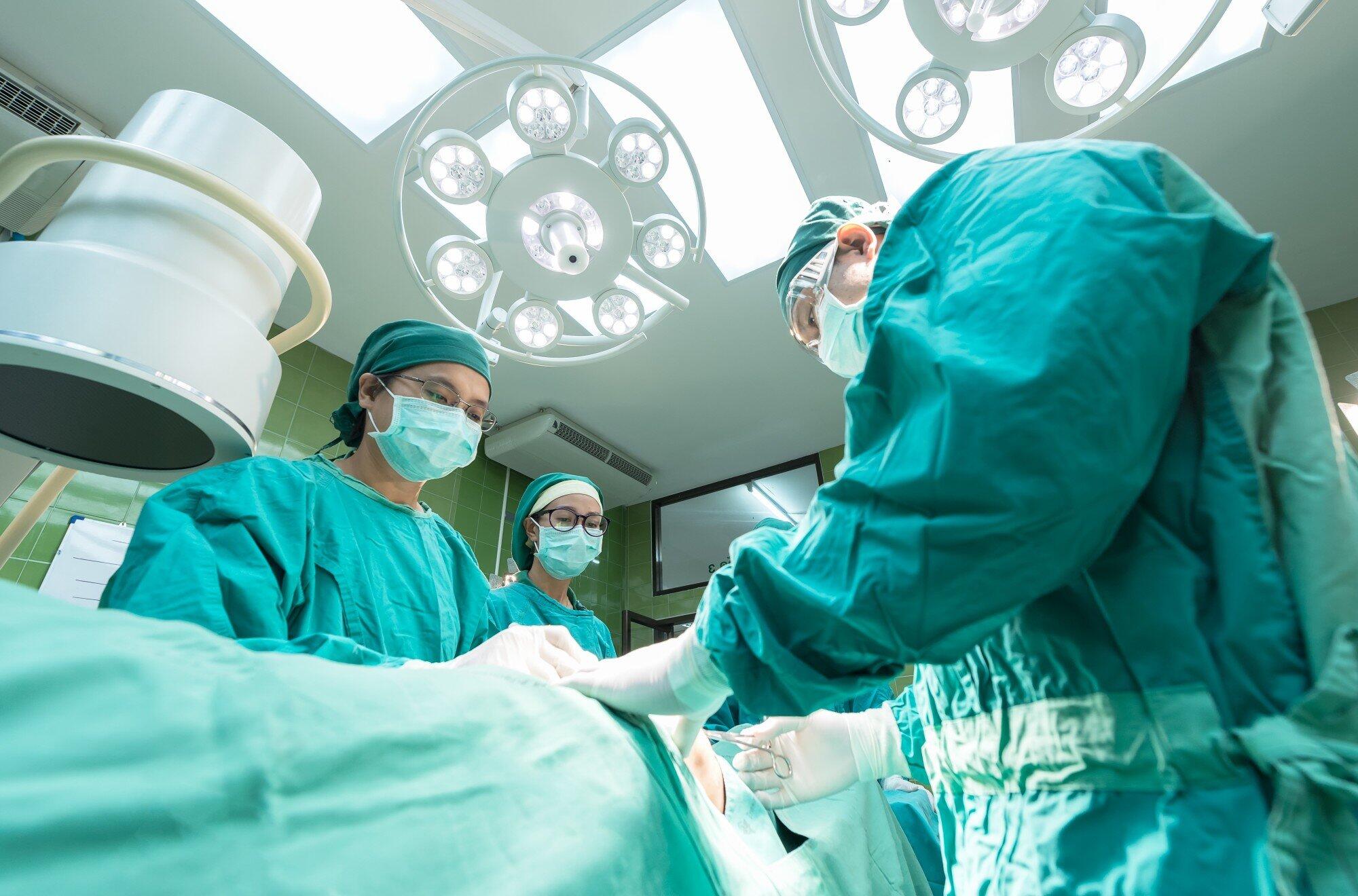 surgery-hospital-doctor